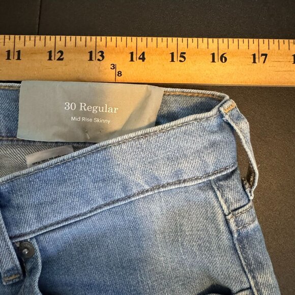 NWT Everlane Mid-Rise Skinny Light Wash Jeans, Size 30R - Picture 5 of 8